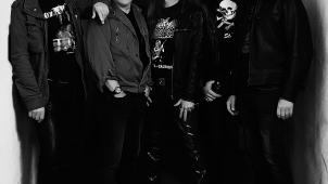 <p>Handsome Dogs treten im Triangel auf.</p>