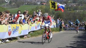 <p>Mathieu Van der Poel bei seinem ersten Angriff am Gulpenberg. Hiernach schien der Superfavorit geschlagen, bis wenige hundert Meter vor dem Ziel.</p>