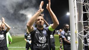 <p>Luis Garcia wird ein letztes Mal von seinen Mitspielern gefeiert. Seine Zeit am Kehrweg endete am Samstag.</p>