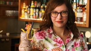 <p>Bei der Weltmeisterschaft der Bartender, die jährlich vom weltgrößten Spirituosenkonzern Diageo organisiert wird, hat es Zoé Heins mit ihrem selbst kreierten Cocktail bereits ins Halbfinale des österreichischen Vorentscheids geschafft.</p>