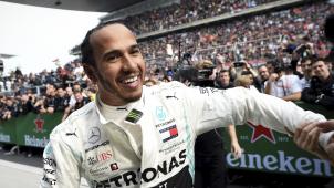 <p>Hat momentan gut lachen: Lewis Hamilton führt die Fahrerwertung der Formel 1 an.</p>