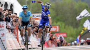 <p>Jakob Fuglsang (links) sorgte dafür, dass Julian Alaphilippe alles geben musste, um seinen Vorjahressieg zu wiederholen.</p>