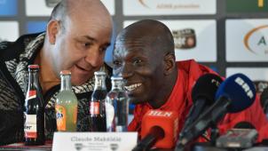 <p>Josep Colomer (l.) mit AS-Trainer Claude Makelele</p>