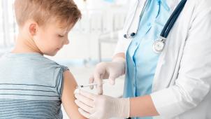 <p>Eine Impfung pikst zwar ein wenig, aber dafür schützt sie dich gegen Krankheiten.</p>