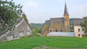 <p>In Burg-Reuland wollen sich das Gemeindekollegium und die sieben Kirchenfabriken künftig noch besser abstimmen, wenn es um den Unterhalt der Kirchen und Kapellen (hier die Pfarrkirche von Oudler) geht.</p>