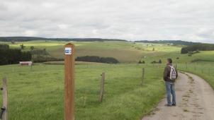 <p>Entlang der Wanderung Burg-Reuland - Stoubach - Richtenberg sind die neuen Schilder bereits zu sehen.</p>