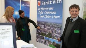 <p>Sankt Vith nicht nur „im Herzen“, sondern auch auf dem Plakat. Die Prümer Grenzlandschau nutzt die ostbelgische Gemeinde, um auf sich aufmerksam zu machen.</p>