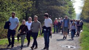<p>65 Teilnehmer wanderten am 1. Mai in Eupen „gegen den Verpackungswahn.</p>