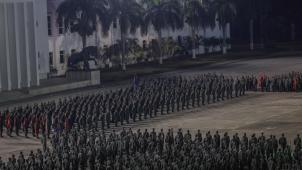 <p>Auf diesem vom venezolanischen Präsidentenamt zur Verfügung gestellten Bild stehen Soldaten in der Festung Tiuna. „Die Bolivarischen Streitkräfte stehen vor einer historischen Aufgabe. Soldaten des Vaterlandes: Die Stunde des Kampfes ist gekommen, sagte der venezolanische Staatschef Maduro in der Festung</p>