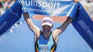 <p>Kann ihr Glück kaum fassen: Weltmeisterin Alexandra Tondeur</p>