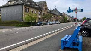 <p>Das Prinzip der Mitfahrbank ist simpel. Nutznießer können Platz nehmen und einem vorbeifahrenden Autofahrer dadurch signalisieren, dass sie mitfahren möchten.</p>