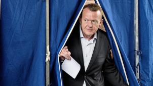 <p>Lars Løkke Rasmussen, jetziger Ministerpräsident von Dänemark, gibt seine Stimme für die Parlamentswahlen an der Nyboder-Schule ab.</p>