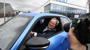<p>NRW-Ministerpräsident Armin Laschet nahm das erste Elektrofahrzeug e.GO entgegen.</p>