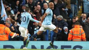 <p>Vincent Kompany (r.) schoss Manchester City per Traumtor zum Sieg.</p>