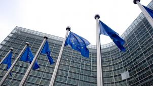 <p>Europafahnen wehen vor dem Gebäude der Europäischen Kommission in Brüssel.</p>