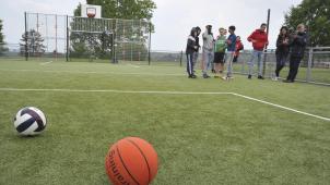 <p>Raum zur gemeinsamen Bewegung oder auch einfach nur zum Chillen bietet der neue Multisportplatz.</p>