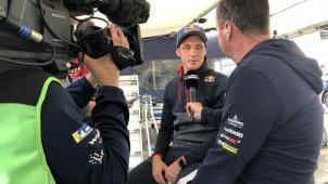 <p>Thierry Neuville ist nach seinem Unfall wieder fit. Er gab in Chile schon fleißig Interviews.</p>