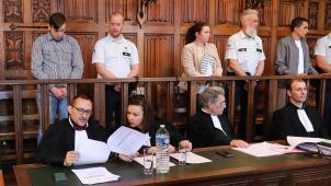 <p>Alexandre Hart (stehend, ganz rechts) hatte sein Beruhigungsmittel zum Tatzeitpunkt bereits mehrere Monate abgesetzt.</p>