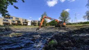 <p>Der schlammige Boden des Weihers in Stockem wird derzeit komplett abgetragen.</p>