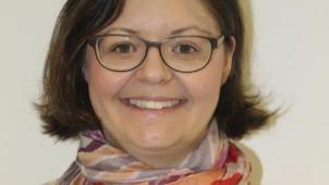 <p>Anna Stuers betreut den Bürgerdialog.</p>