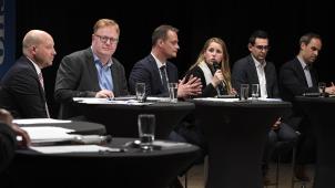 <p>Spitzenkandidaten auf dem Prüfstand – von links: Michael Balter (Vivant), Freddy Mockel (Ecolo), Oliver Paasch (ProDG), Isabelle Weykmans (PFF), Antonios Antoniadis (SP) und Colin Kraft (CSP).</p>