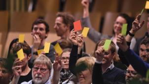 <p>Das Publikum wurde am Montagabend aktiv mit einbezogen. Auch Zuschauerfragen wurden gestellt. Doch nicht alle konnten berücksichtigt werden. Wir haben im Anschluss den Spitzenkandidaten doch noch vereinzelte Fragen unter die Nase gerieben.</p>