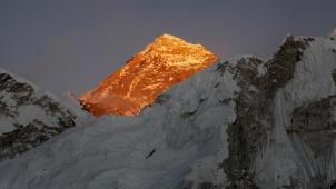 <p>Blick auf den Mount Everest. Am höchsten Berg der Welt reißt die Serie der Todesfälle unter Bergsteigern nicht ab.</p>