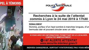 <p>Die Polizei fahndet mit diesem Foto nach einem Verdächtigen im Zusammenhang mit der Explosion in Lyon.</p>