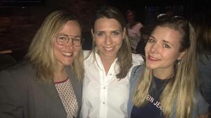 <p>Christine Mauel (Mitte) feiert mit der bisherigen Abgeordneten Jenny Baltus-Moeres (links) sowie Tina Freches (r.). Die Hauseterin zieht es nach Namur.</p>