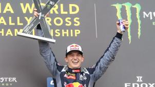 <p>Timmy Hansen freut sich über seinen Sieg.</p>