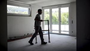 <p>Bei Verträgen, die nach Mai 2007 unterschrieben wurden, gilt als Faustregel: Der Mieter übernimmt den Unterhalt der Wohnung und kleine Reparaturen sowie die Reparatur der Schäden, die er selbst verursacht hat.</p>