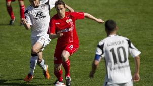 <p>Bernd Rauw (Mitte) trug zwei Spielzeiten lang das Trikot der Eisernen.</p>