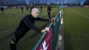 <p>Sebastien Delferriere, einer der belgischen Top-Schiedsrichter, bei einem Trainings-Lehrgang des Fußballverbandes. Auch körperliche Fitness ist für Schiedsrichter wichtig.</p>