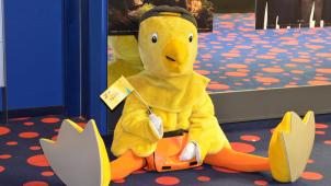 <p>Der goldene Spatz ist das Maskottchen des Medienpreises.</p>