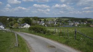 <p>Blick auf Espeler: In der Gemeinde Burg-Reuland ist das Knotenpunktsystem so gut wie fertig. Die Wanderer können auch nicht so bekannte Routen entdecken.</p>