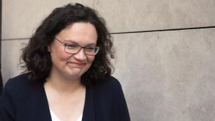 <p>Andrea Nahles ist seit Montagmorgen nicht mehr Vorsitzende der SPD. Die Partei wird vorläufig von einem Trio geführt.</p>