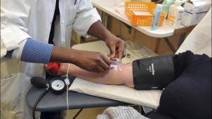 <p>Vor allem in der Urlaubszeit macht sich die Blutknappheit in den Krankenhäusern bemerkbar. Wer helfen möchte, dem entgegenzuwirken, ist zur Blutspendeaktion eingeladen, die die Klinik St. Josef am 14. Juni anlässlich des Weltblutspendetages organisiert.</p>