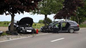 <p>Bei dem Zusammenstoß dieser beiden Fahrzeuge in Sourbrodt wurden insgesamt vier Insassen verletzt.</p>