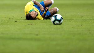 <p>Neymar liegt derzeit wörtlich wie bildlich am Boden.</p>