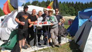 <p>Wenn Eifeler Spaß haben auf dem Camping des Festivals Rock am Ring.</p>