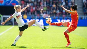 <p>Kam gegen China über die volle Distanz zum Einsatz: die Ketteniserin Kathy Hendrich (links).</p>