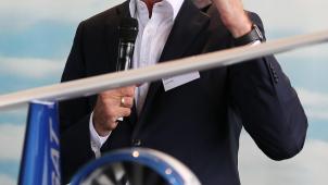 <p>Der Professor für Produktionssystematik, Günther Schuh, stellte das elektrisch/hybridelektrisch angetriebene Flugzeugprojekt Silent Air Taxi vor. Dieses soll eine Reichweite von 500 km haben.</p>