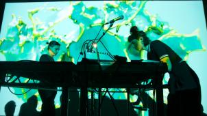 <p>„Mir geht es um die menschliche Seite, einfach um die Vermittlung von globalen Wahrheiten“, sagt Zoë Mc Pherson zu ihrem Programm.</p>