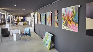 <p>Zum vierten Mal findet die „etwas andere“ Kunstmesse an diesem Wochenende im Kulturzentrum Alter Schlachthof in Eupen statt. Von Freitag bis Sonntag präsentieren die kunstfirma a2b mit Chudoscnik Sunergia zeitgenössische Kunst in den historischen Räumen.</p>