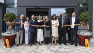 <p>Nur strahlende Gesichter gab es bei der Banddurchtrennung.</p>