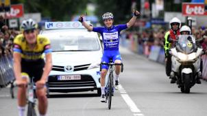 <p>Da er in einen Sturz auf der Zielgeraden verwickelt war, kam Remco Evenepoel mit etwas Rückstand ins Ziel. An seinem souveränen Gesamtsieg bei der Belgien-Rundfahrt ändert das jedoch nichts.</p>