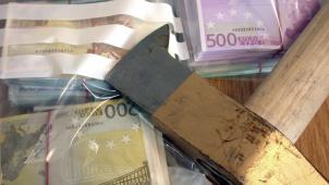 <p>Ein Spalthammer spielt eine Rolle beim Einbruch in ein Eupener Juweliergeschäft. Dort wurden 44 Schmuckstücke mit einem Gesamtwert von 55.000 Euro entwendet.</p>