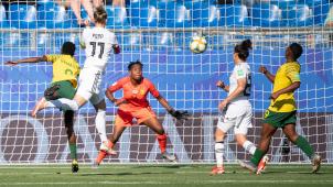 <p>Alexandra Popp (2.v.l.) erzielte das 3:0 per Kopf.</p>