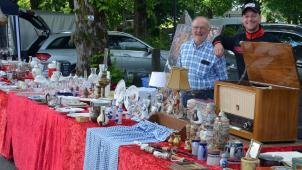 <p>Fast 60 Aussteller präsentierten ihre Waren beim Trödelmarkt in Bütgenbach.</p>