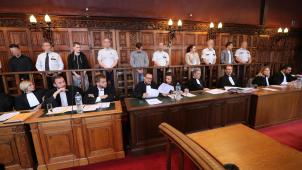 <p>Vor dem Lütticher Assisenhof wurde am Dienstagabend das Strafmaß gegen die fünf Angeklagten verkündet.</p>